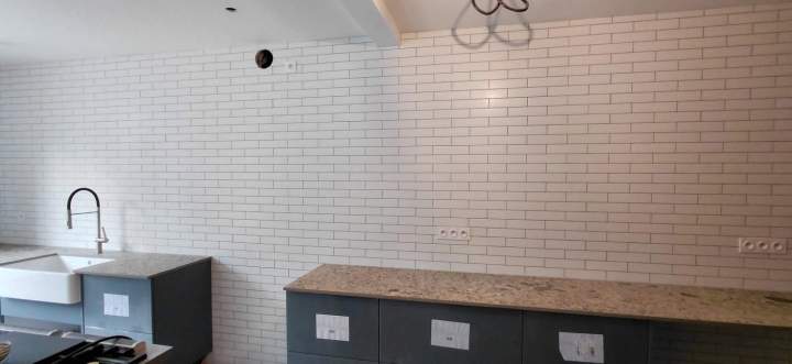 Réalisation carreleur Sorena: 825 carreaux posés un à un au laser pou une perfection des lignes