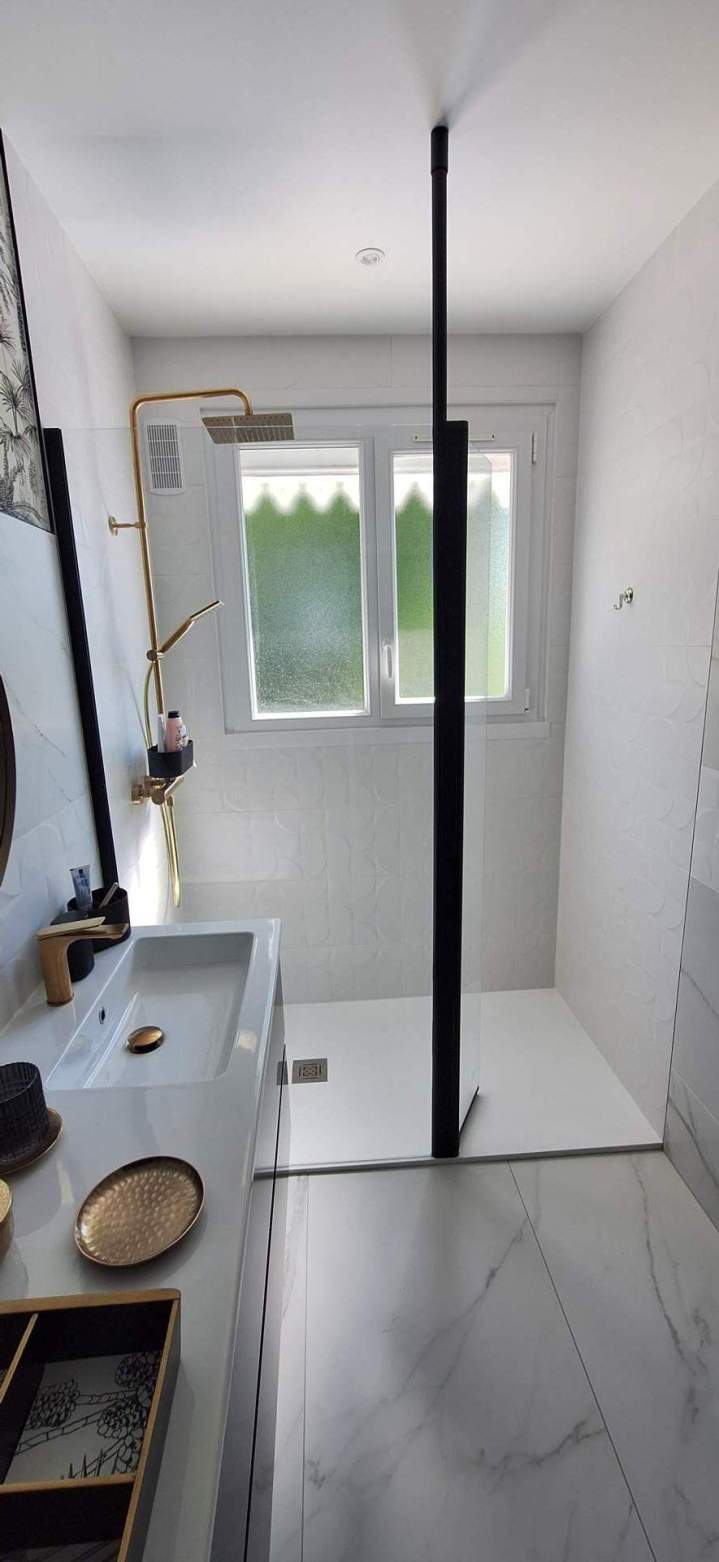 Faience douche décor TAU + Meuble SANIJURA + carrelage CRISTACER