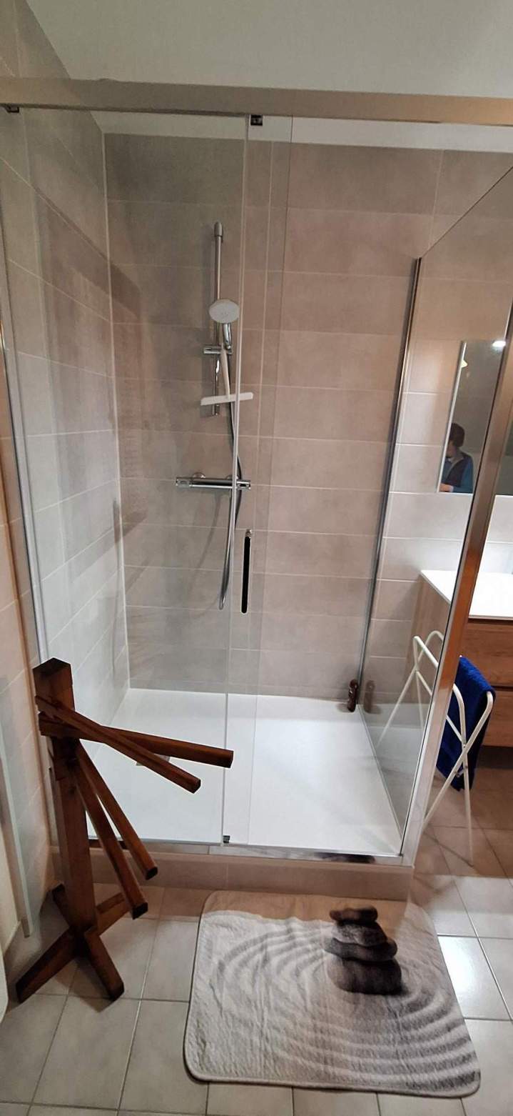 Paroi rothalux coulissante sur receveur 90120 avec robinetterie grohé